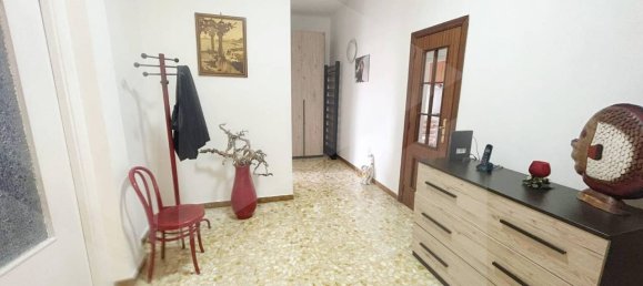 5-salle Appartement à Naples, Italy No. 26514 13
