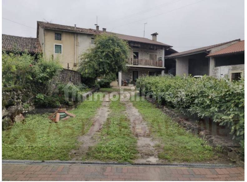4 bedrooms House in Brogliano, Italy No. 293129