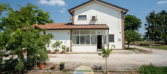 7 bedrooms House in Jolanda di Savoia, Italy No. 344332 5