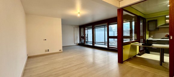 Квартира с 3 спальнями в Эперне, Франция № 317300 3