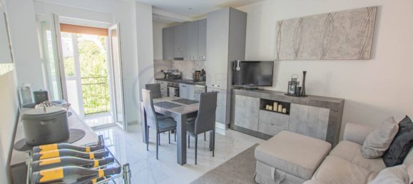 2 bedrooms Apartment in Trieste, Italy No. 272705 2