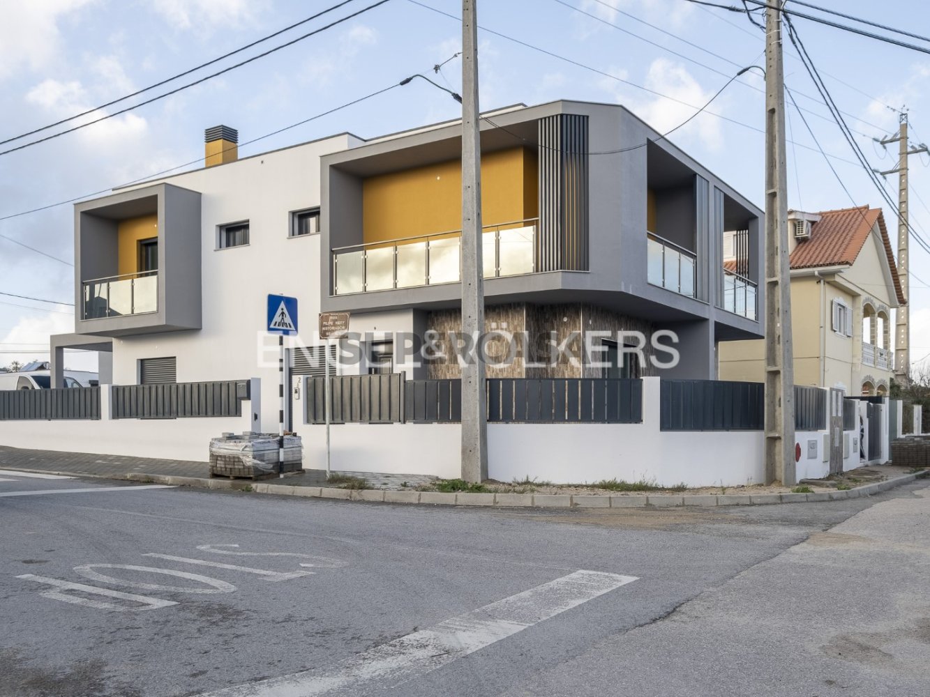 Casa de 3 dormitorios en Seixal, Portugal No. 160008