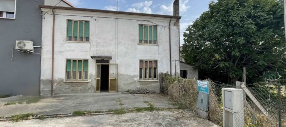 Villa de 5 dormitorios en Porto Viro, Italy No. 325703 2