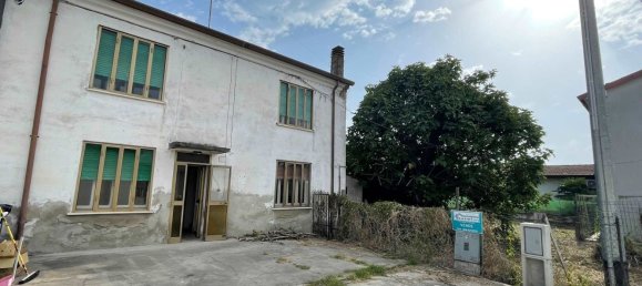 Villa de 5 dormitorios en Porto Viro, Italy No. 325703 3