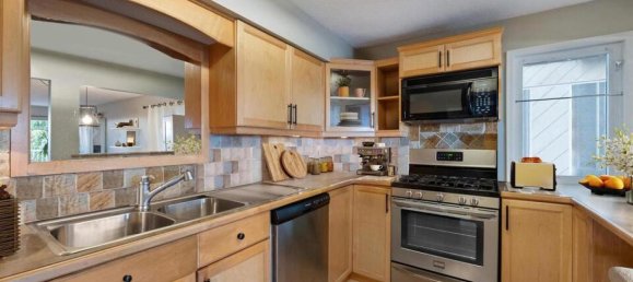 3 bedrooms House in British Columbia, Canada No. 1134 8