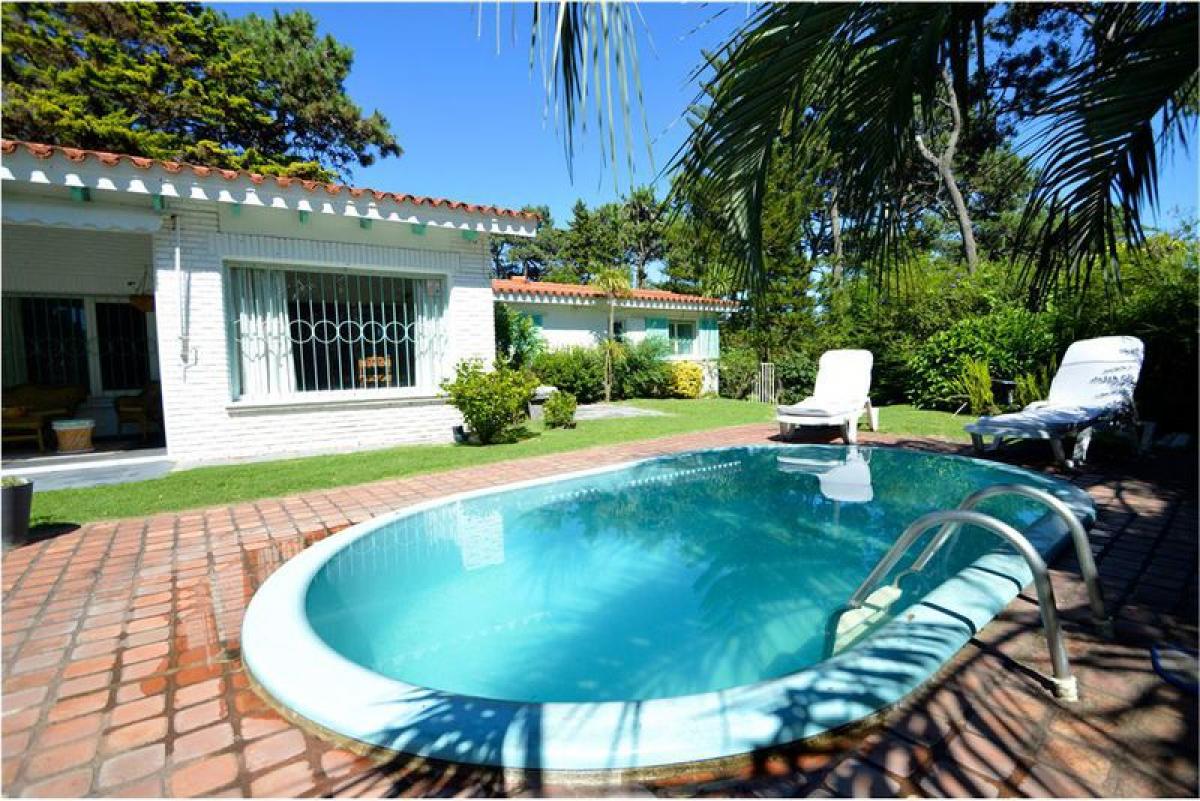 3 bedrooms House in Maldonado, Uruguay No. 796