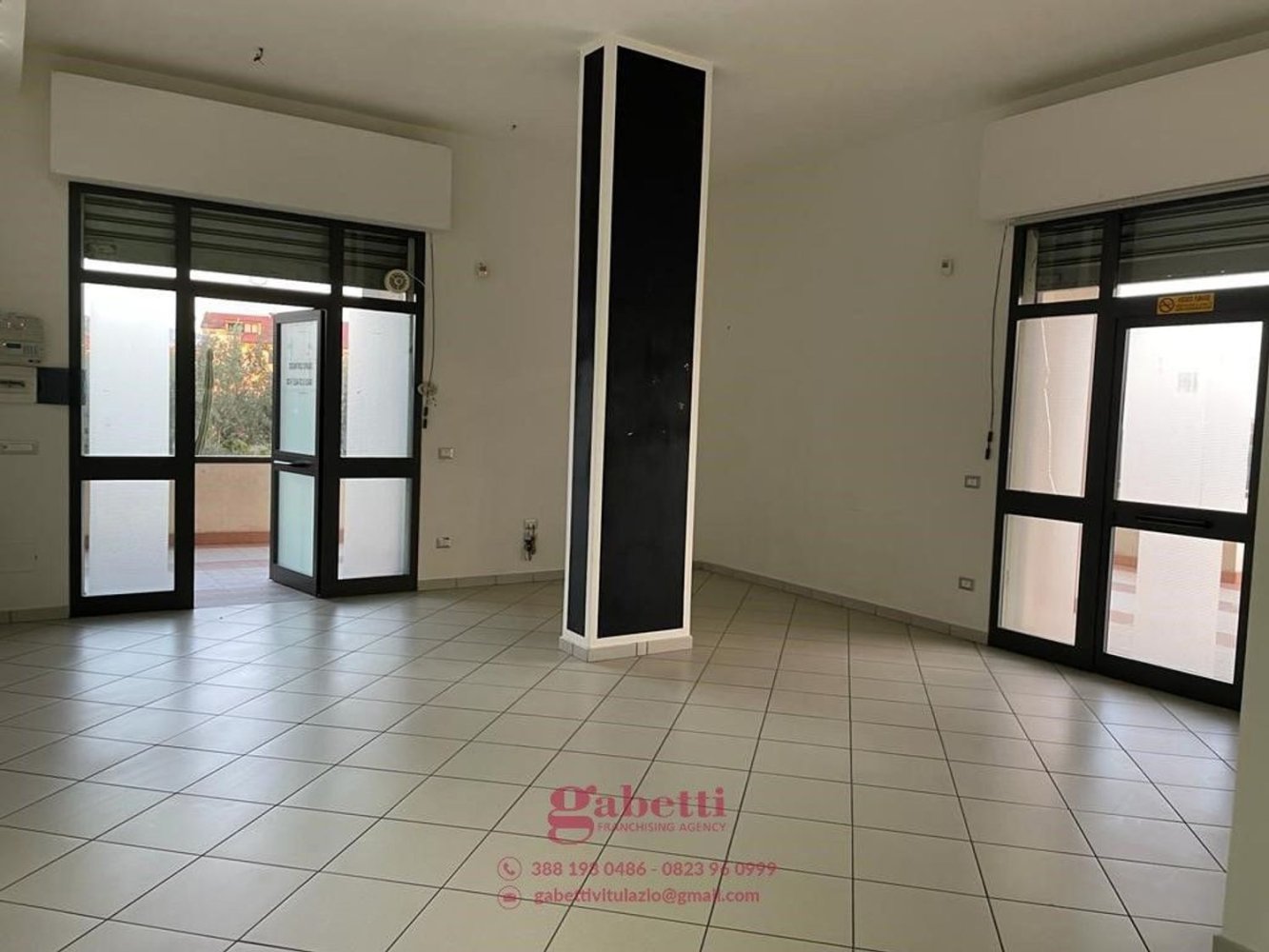 60m² Commercial property in Vitulazio, Italy No. 229825