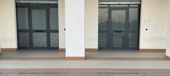 60m² Commercial property in Vitulazio, Italy No. 229825 3