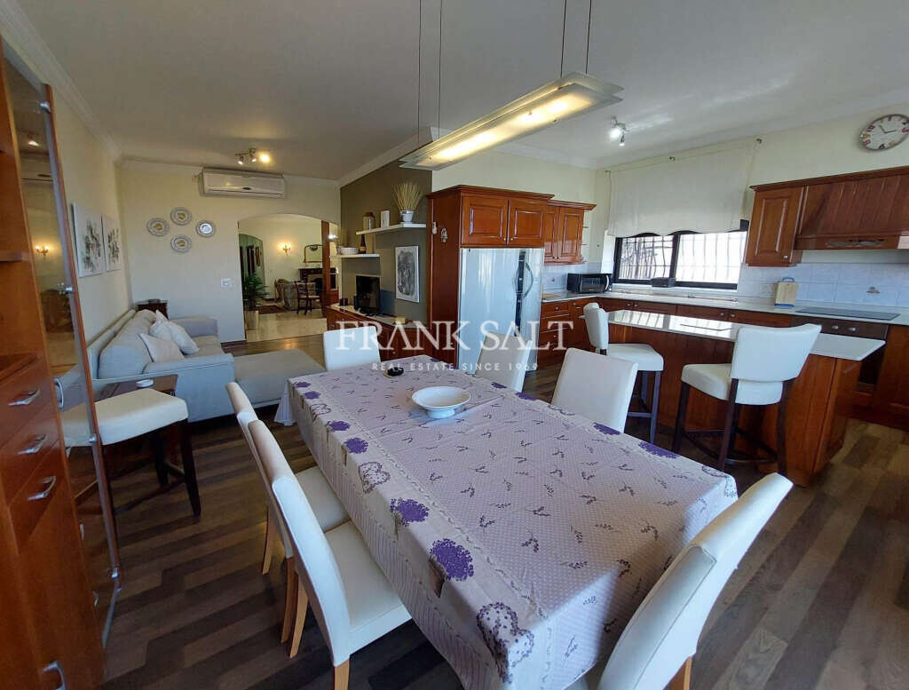 3 bedrooms Maisonette in Saint Julian's, Malta No. 6745