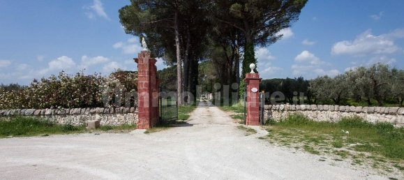 5 rooms Building in Francavilla Fontana, Italy No. 9844 6