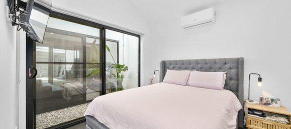 3 bedrooms House in Mambourin, Australia No. 470 7