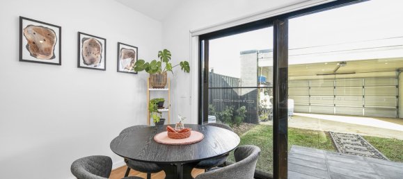 3 bedrooms House in Mambourin, Australia No. 470 6