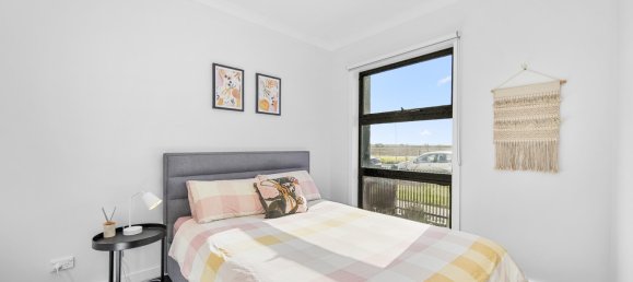 3 bedrooms House in Mambourin, Australia No. 470 9