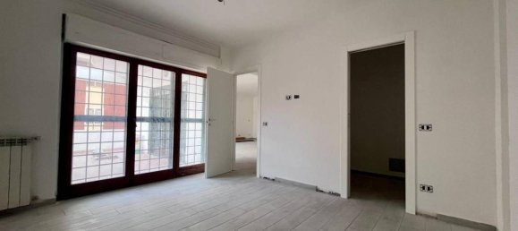 Apartamento de 3 habitaciónes en Pomezia, Italy No. 36738 3