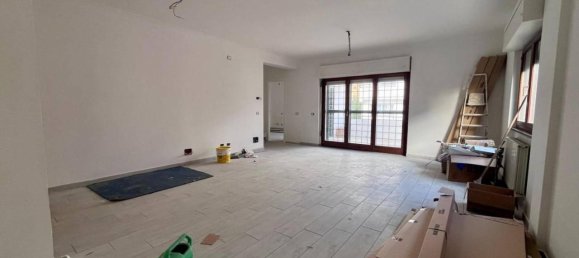 Apartamento de 3 habitaciónes en Pomezia, Italy No. 36738 7