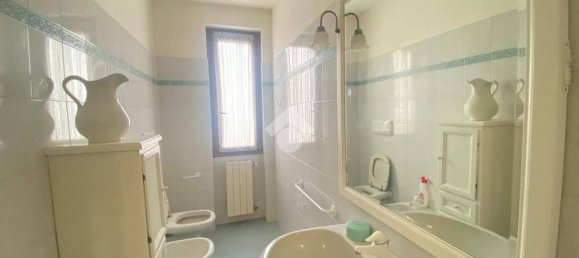 2 Schlafzimmer Haus in Sale Marasino, Italy, Nr. 303514 7