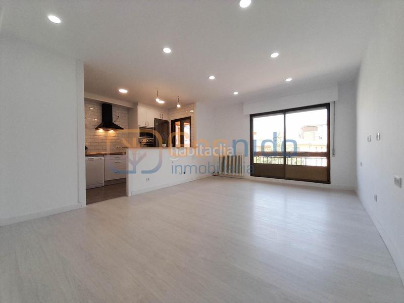 Apartamento de 3 dormitorios en San Cristóbal de Segovia, Spain No. 234002