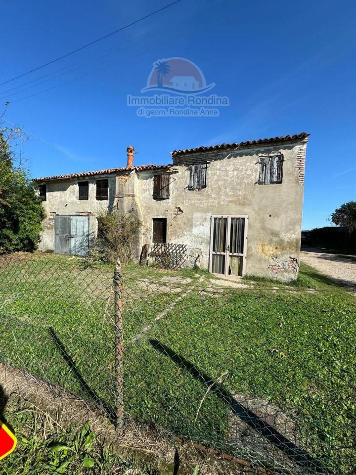 8-Zimmer Gewerbliche Immobilie in Fratta Polesine, Italy, Nr. 27498