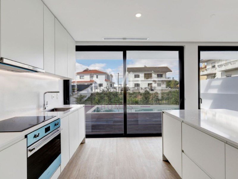 Casa de 3 dormitorios en Oeiras, Portugal No. 170523