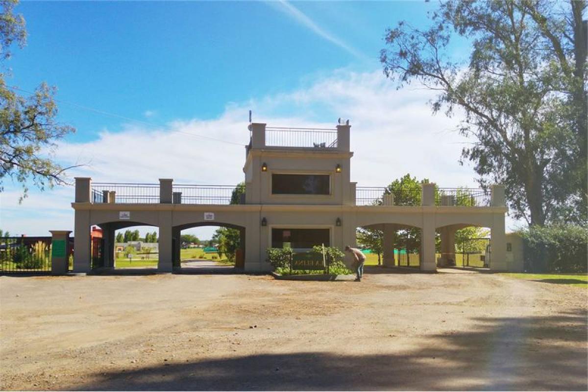  Land in Lujan, Argentina No. 34590