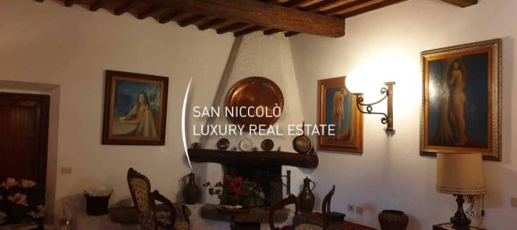 6 bedrooms Villa in Campi Bisenzio, Italy No. 196436 9