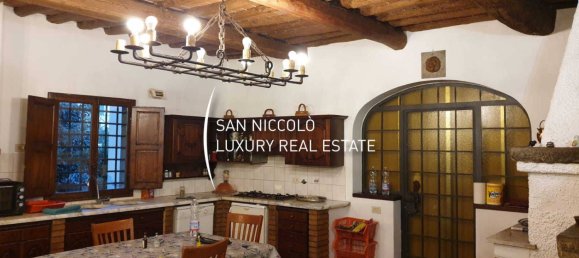 6 bedrooms Villa in Campi Bisenzio, Italy No. 196436 16