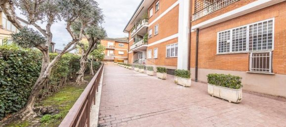 2 bedrooms Apartment in Rome, Italy No. 44876 3