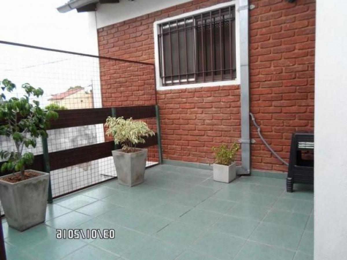 2 bedrooms House in Tres de Febrero, Argentina No. 85450