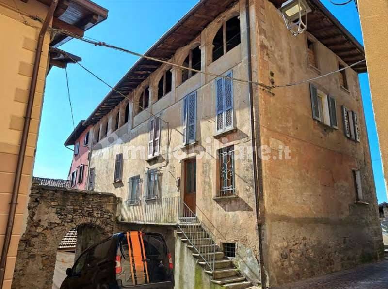 2 bedrooms Apartment in Cugliate-Fabiasco, Italy No. 185582