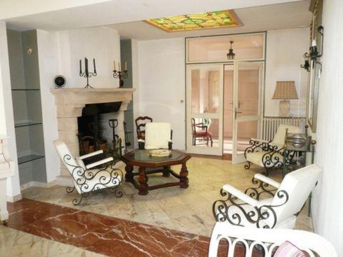 5 bedrooms House in Cognac, France No. 32656