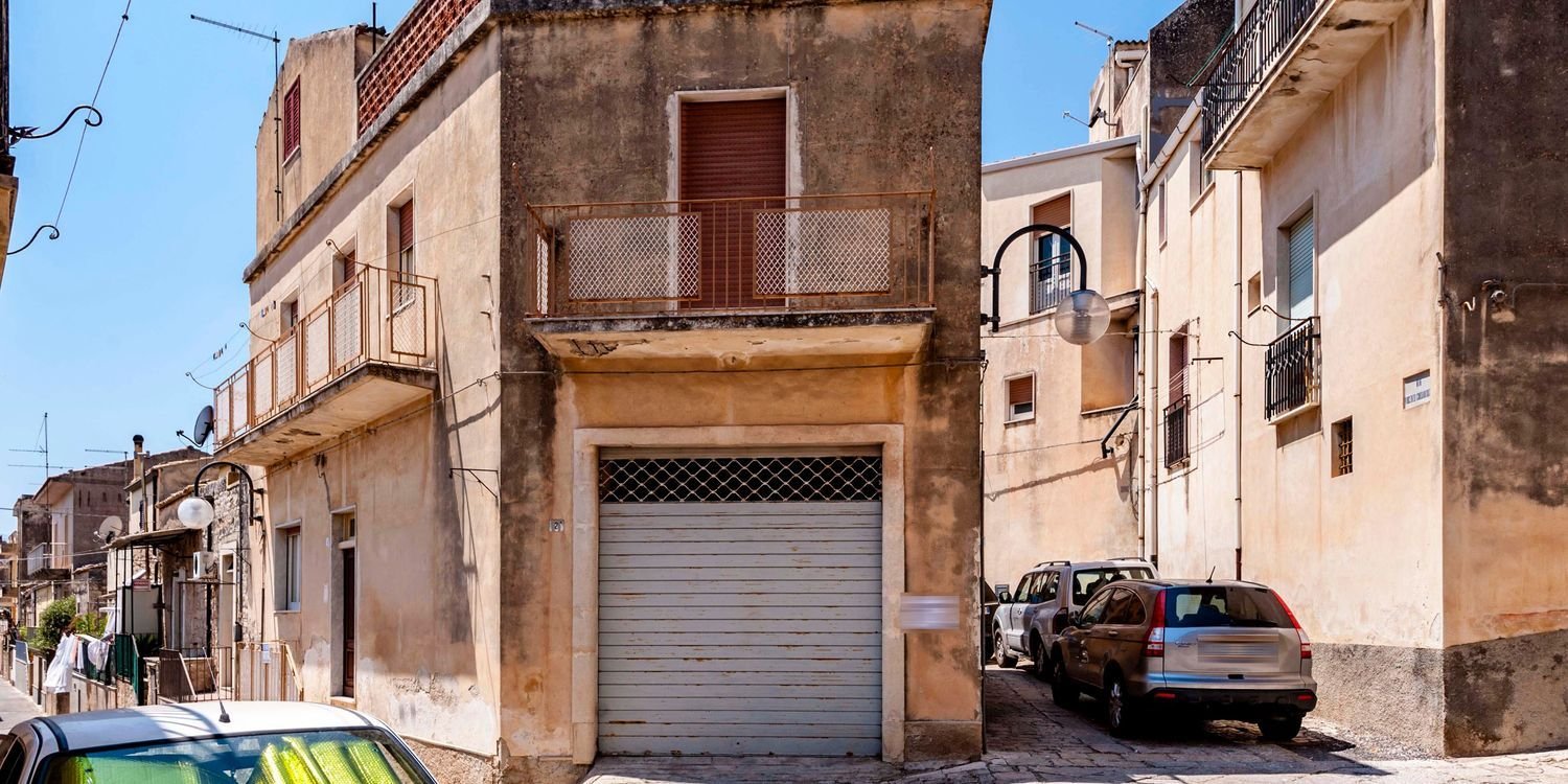Casa de 3 habitaciónes en Modica, Italy No. 130596