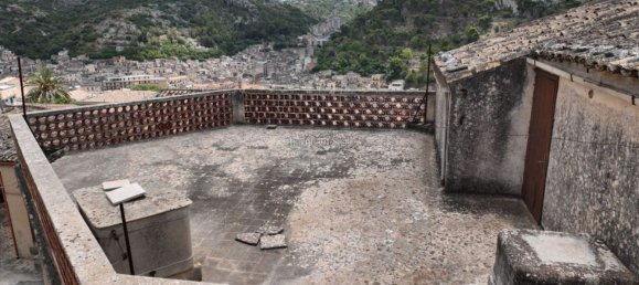 Casa de 3 habitaciónes en Modica, Italy No. 130596 38