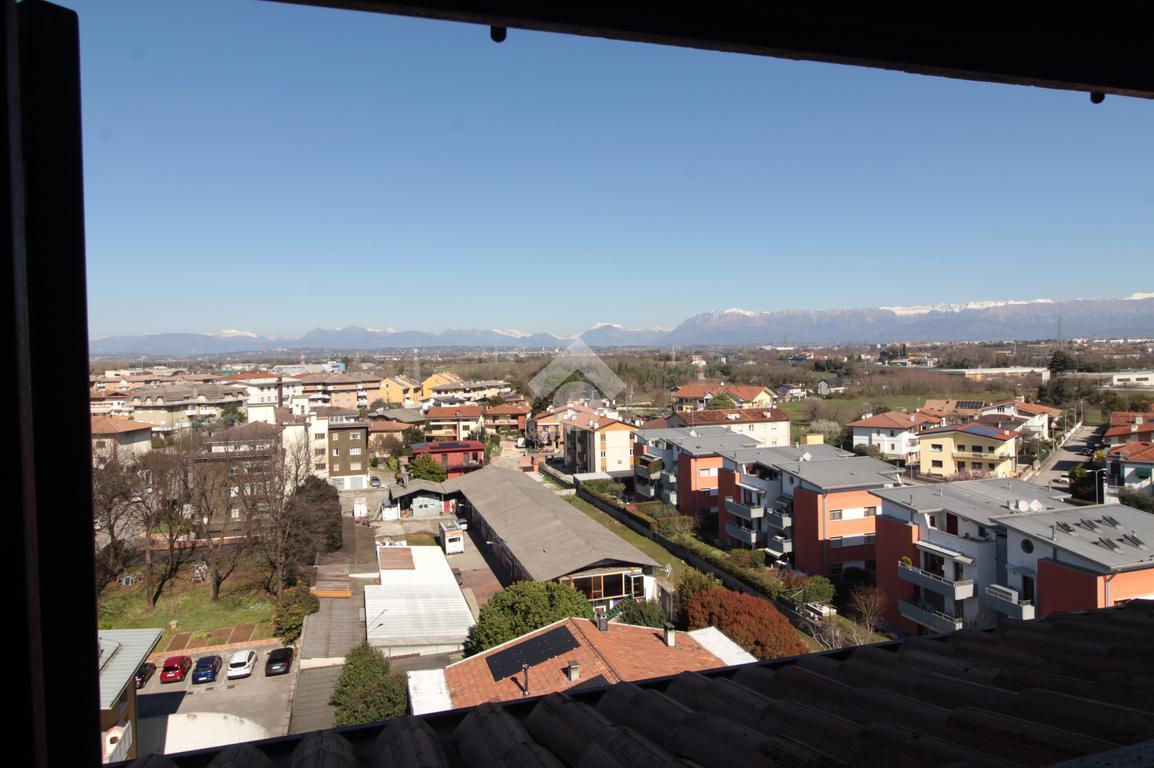 Квартира с 4 комнатами в Удине, Италия № 41992