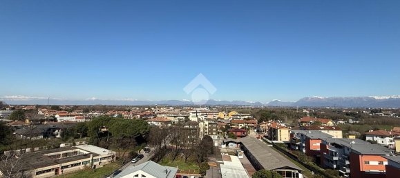 Квартира с 4 комнатами в Удине, Италия № 41992 21