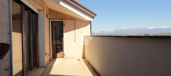 Квартира с 4 комнатами в Удине, Италия № 41992 22