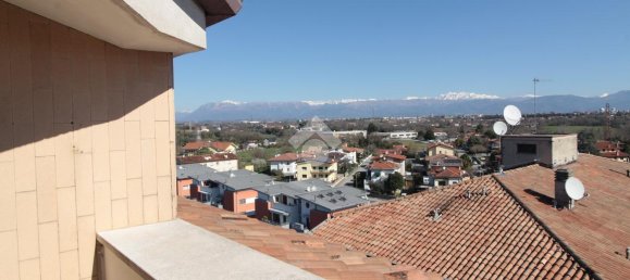 Квартира с 4 комнатами в Удине, Италия № 41992 2