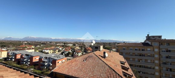 Квартира с 4 комнатами в Удине, Италия № 41992 20