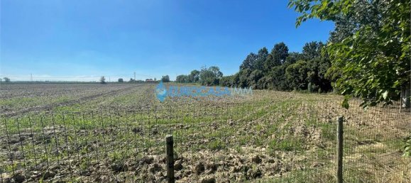 11غرفة قطعة أرض في Novi di Modena, Italy رقم 61156 25