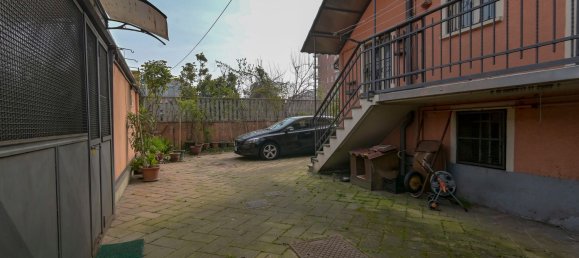 8 rooms House in Turin, Italy No. 123163 3