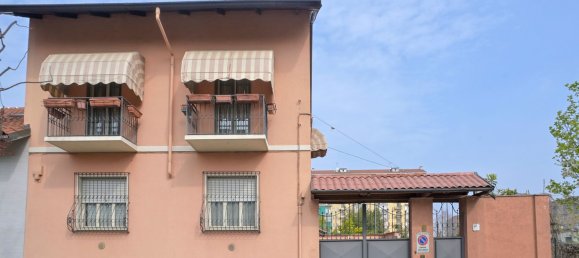 8 rooms House in Turin, Italy No. 123163 2