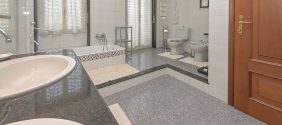 8 rooms House in Turin, Italy No. 123163 36