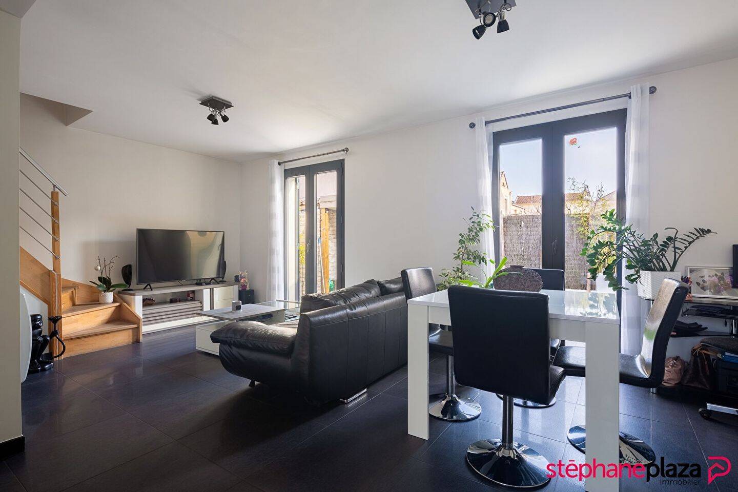 2 bedrooms House in Argenteuil, France No. 137943