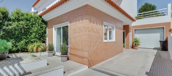 3 bedrooms House in Oeiras, Portugal No. 200239 2