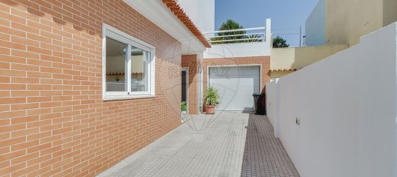 3 bedrooms House in Oeiras, Portugal No. 200239 5