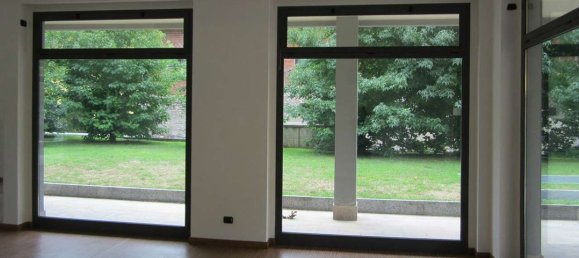 78m² Commercial property in Somma Lombardo, Italy No. 171298 9