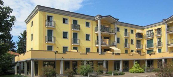 78m² Commercial property in Somma Lombardo, Italy No. 171298 3