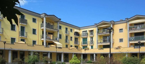78m² Commercial property in Somma Lombardo, Italy No. 171298 11