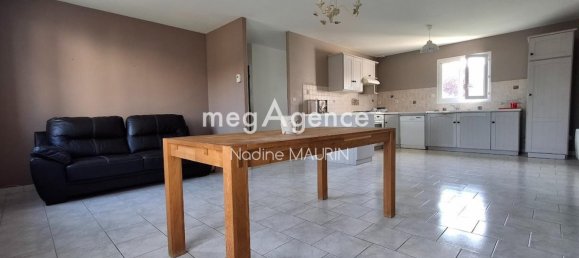 3 bedrooms House in Dhuizon, France No. 241753 4