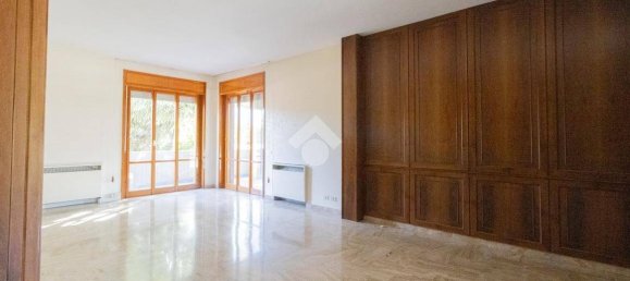 Квартира с 3 спальнями в Карпи, Италия № 380459 5