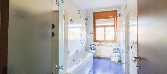 Квартира с 3 спальнями в Карпи, Италия № 380459 14